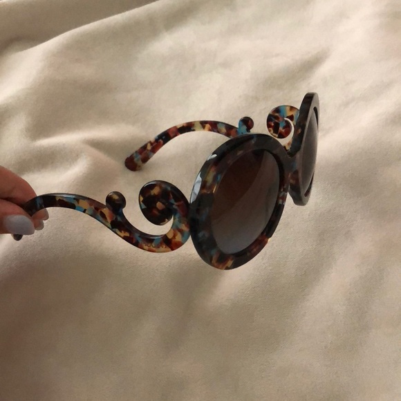 Sunglasses main image 4